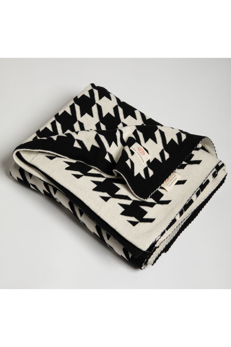 Houndstooth Organic Cotton Throw Blanket, Alternate, color, Black