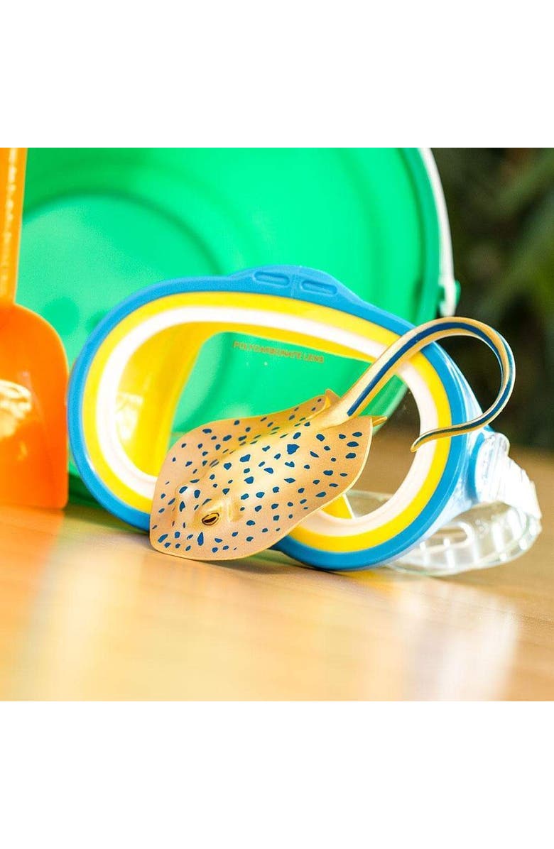 Safari Ltd. Blue Spotted Ray Toy, Alternate, color, NO COLOR
