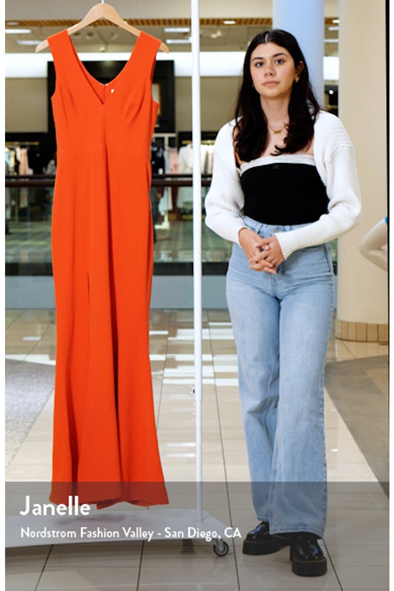 Sandra Plunge Crepe Trumpet Gown video