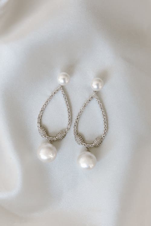 Untamed Petals Muse Pearl Drop Earrings In Metallic