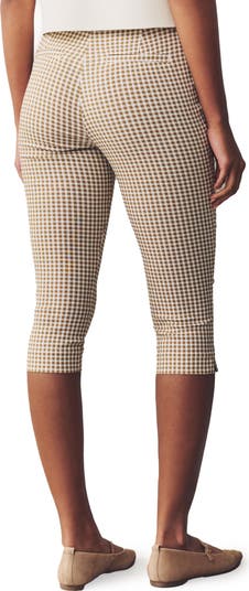 Pull-On Capri Pants