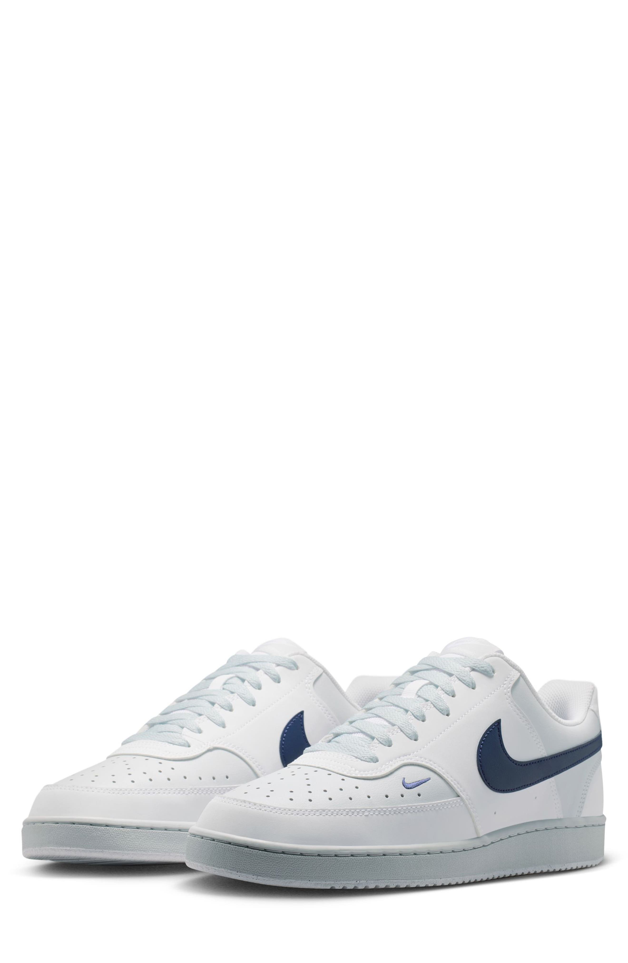 Court Vision Low Sneaker