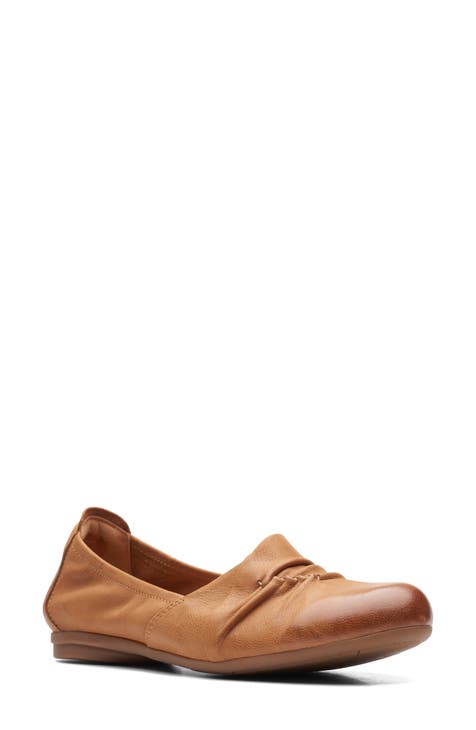 Clarks tan flats online