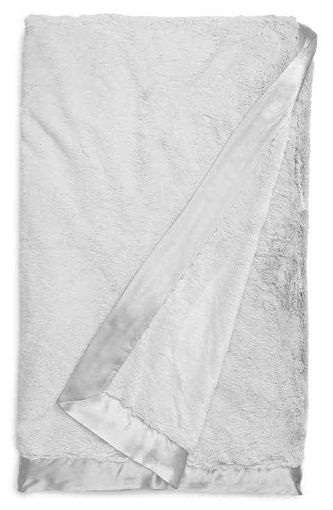 Giraffe at Home Luxe™ Faux Fur Throw