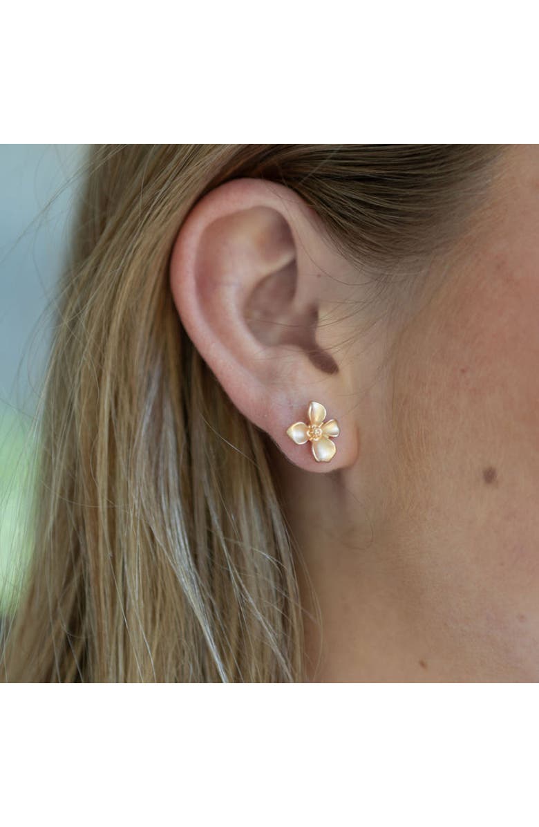 Erin McDermott Jewelry Gold Flower Studs, Alternate, color, Gold