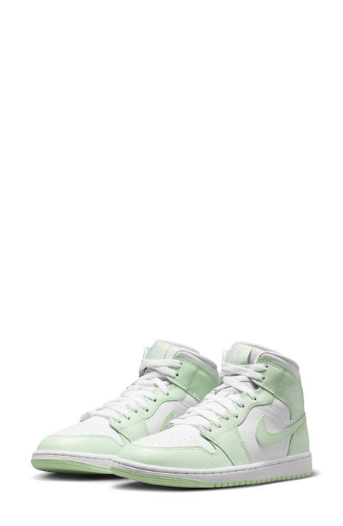 Jordan Air Jordan 1 Mid Sneaker