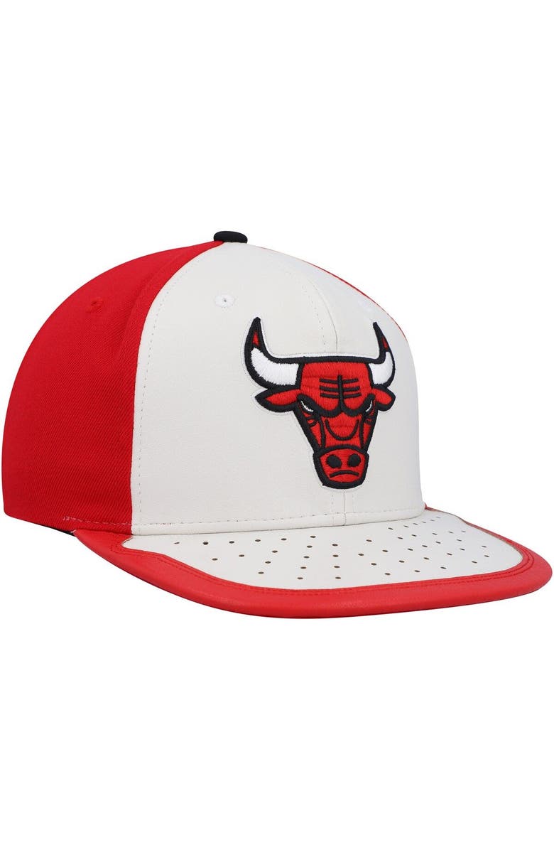 Mitchell & Ness Men's Mitchell & Ness White/Red Chicago Bulls Day One Snapback Hat, Alternate, color, White