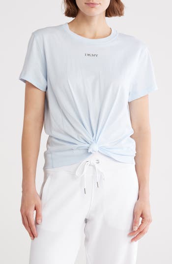 (取寄) ダナキャランニューヨーク メタリック ロゴ ボクシー ノッテッド ティー DKNY llic Logo Boxy Knotted Tee White/Silver $49 DKNY Women's White Multi Logo Embellished T-Shirt Top