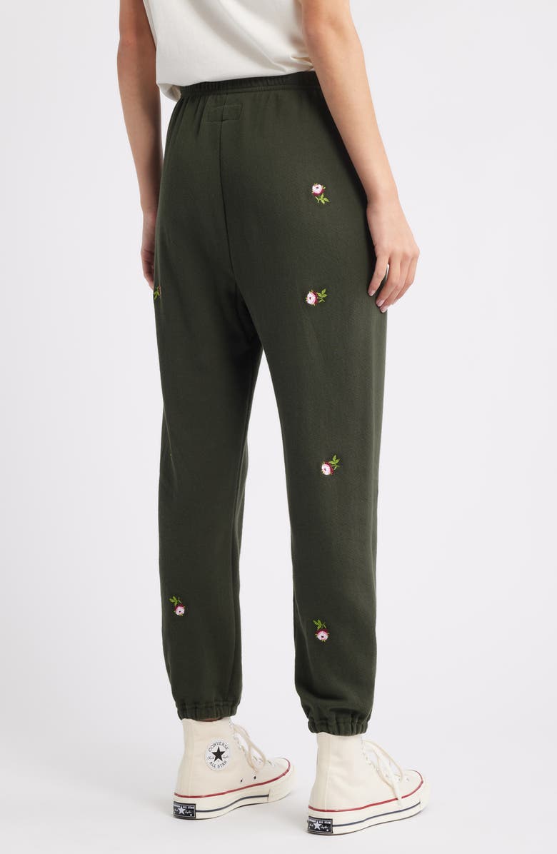THE GREAT. The Stadium Embroidered Cotton Sweatpants, Alternate, color, Woodland Green
