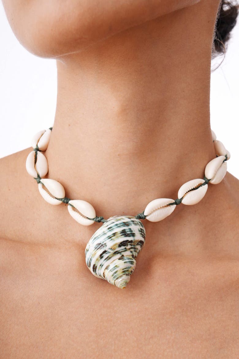 Cowrie Shell Choker With Seashell Pendant, Alternate, color, Green