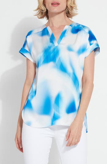 Lyssé Coraline Printed V-neck Pull On Top In Blue