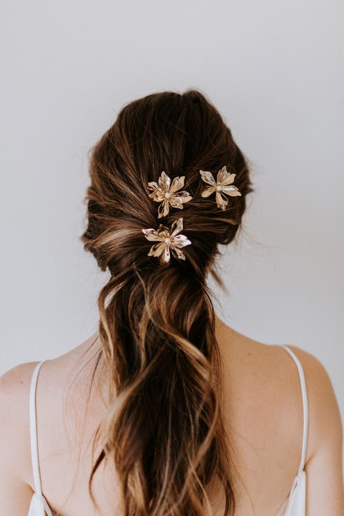 Untamed Petals Comet Pearl Pins In Gold