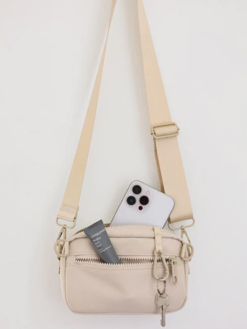 Augustnoa Fanny Pack Crossbody Bag In Cream