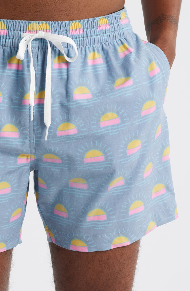 Chubbies Heat Waves Classic 5.5-Inch Swim Trunks, Alternate, color, Dusty Blue