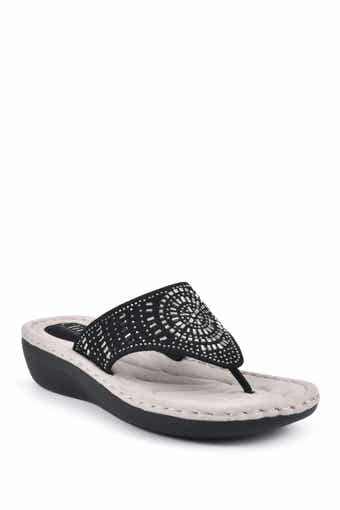 CLIFFS BY WHITE MOUNTAIN Cienna Thong Comfort Sandal
