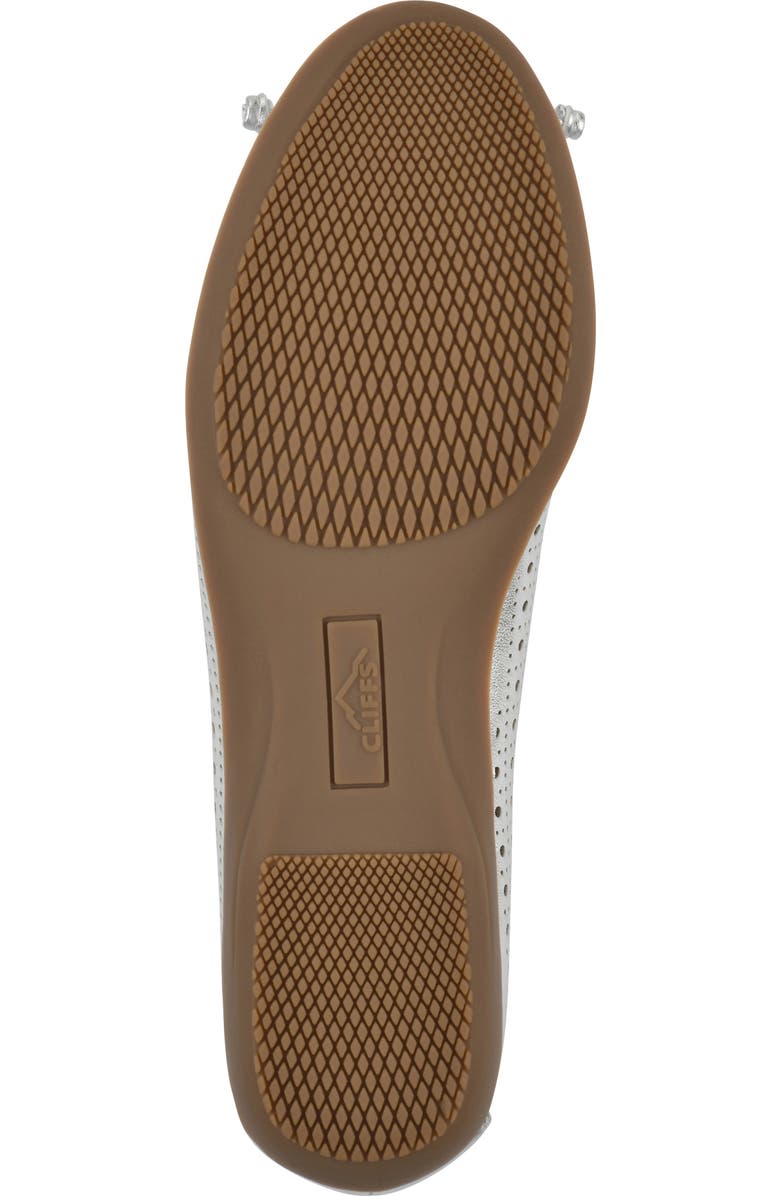 CLIFFS BY WHITE MOUNTAIN Cheryl Ballet Flat - Wide Width Available, Alternate, color, Silver Metallic Smooth