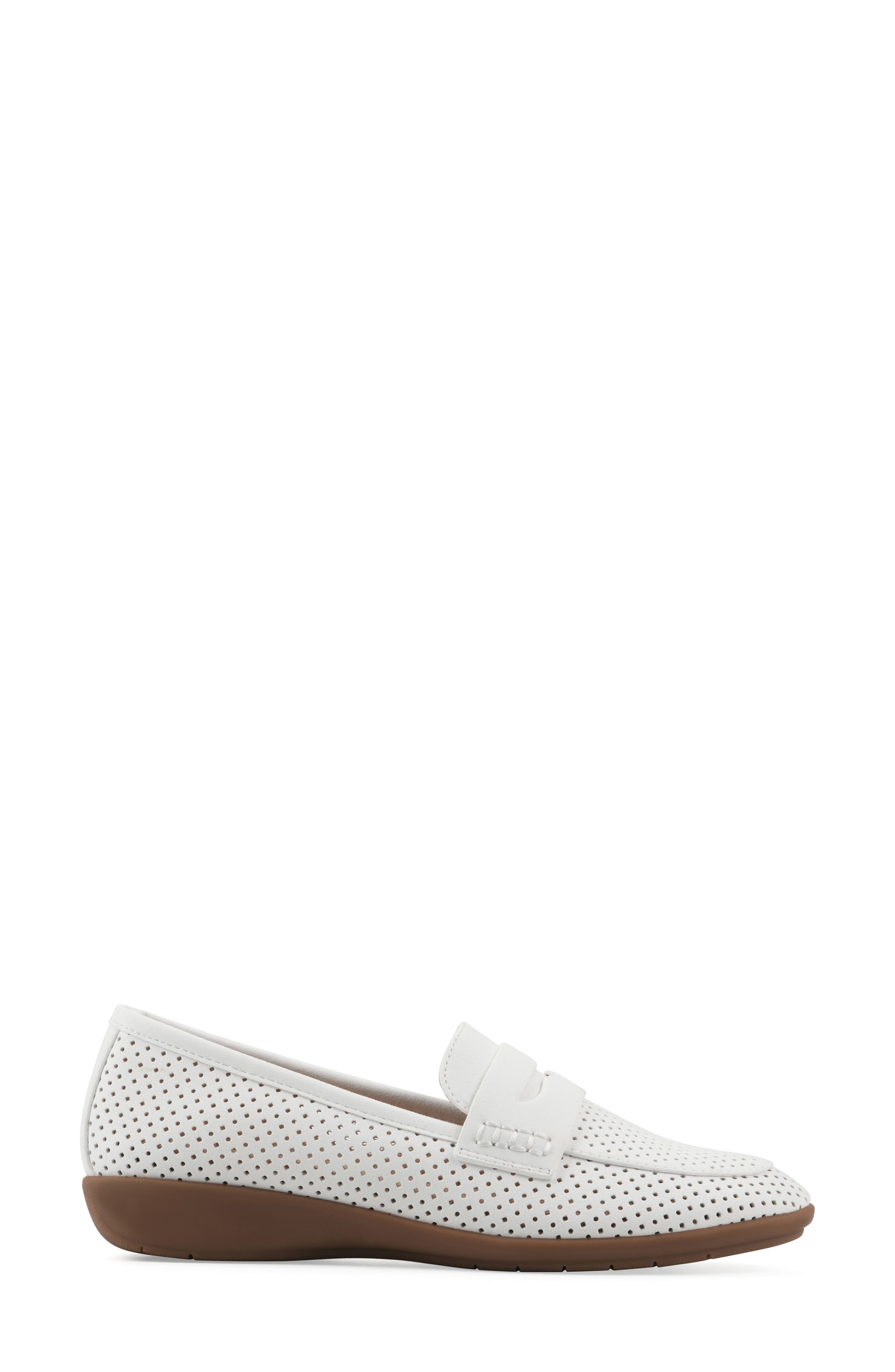 CLIFFS BY WHITE MOUNTAIN Samson Loafer, Alternate, color, White Nbuuck