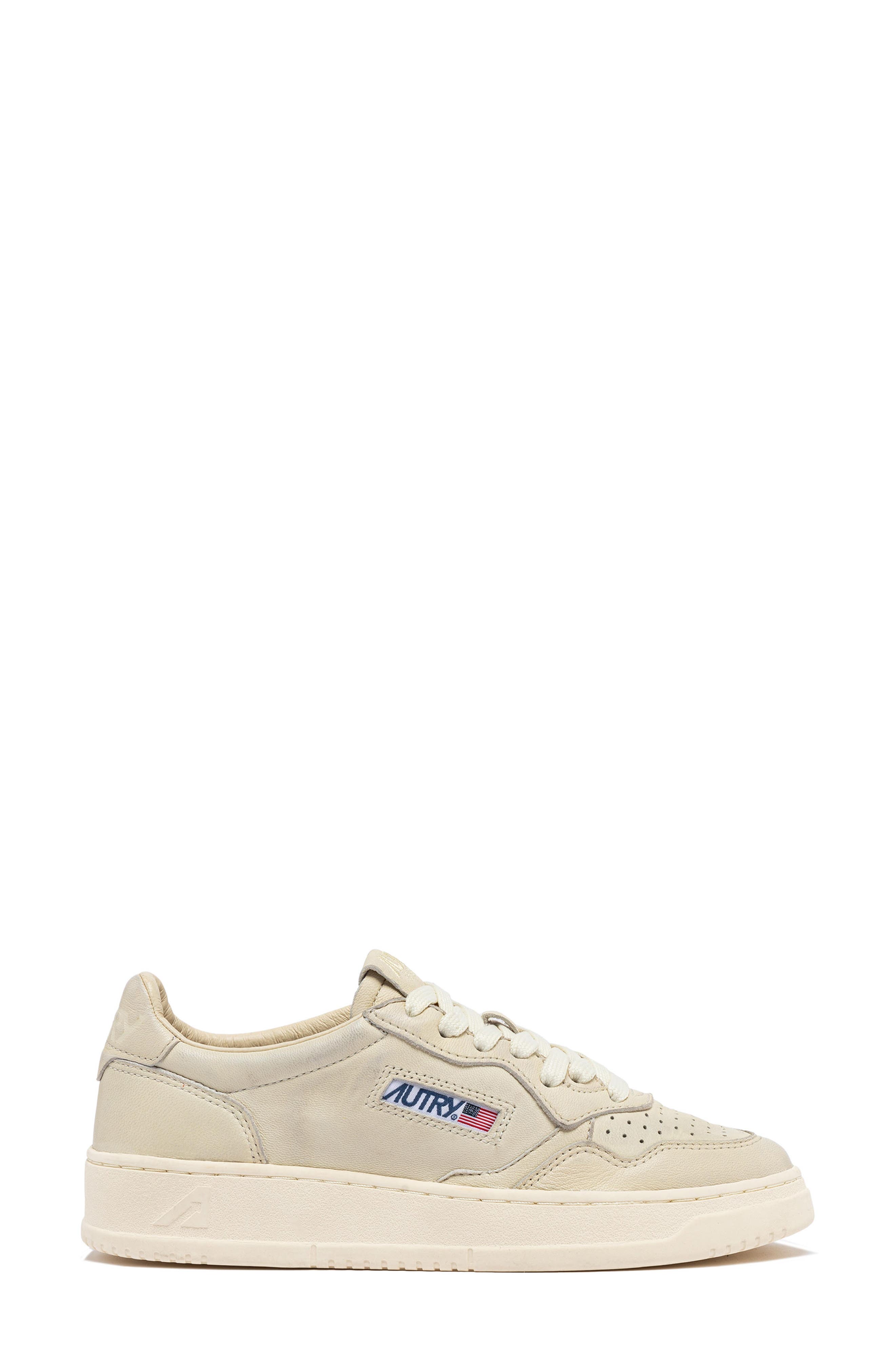 AUTRY Medalist Low Sneaker, Alternate, color, Winter White Goat