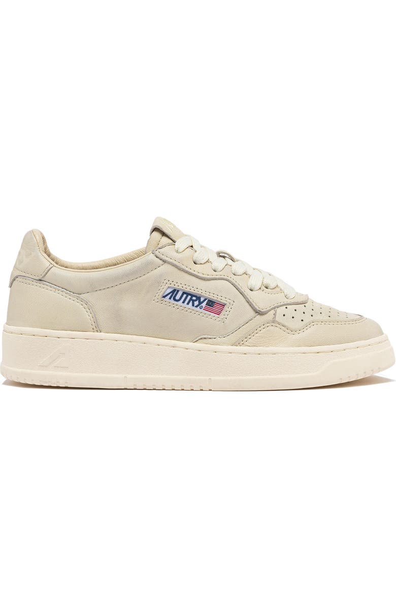 AUTRY Medalist Low Sneaker, Alternate, color, Winter White Goat