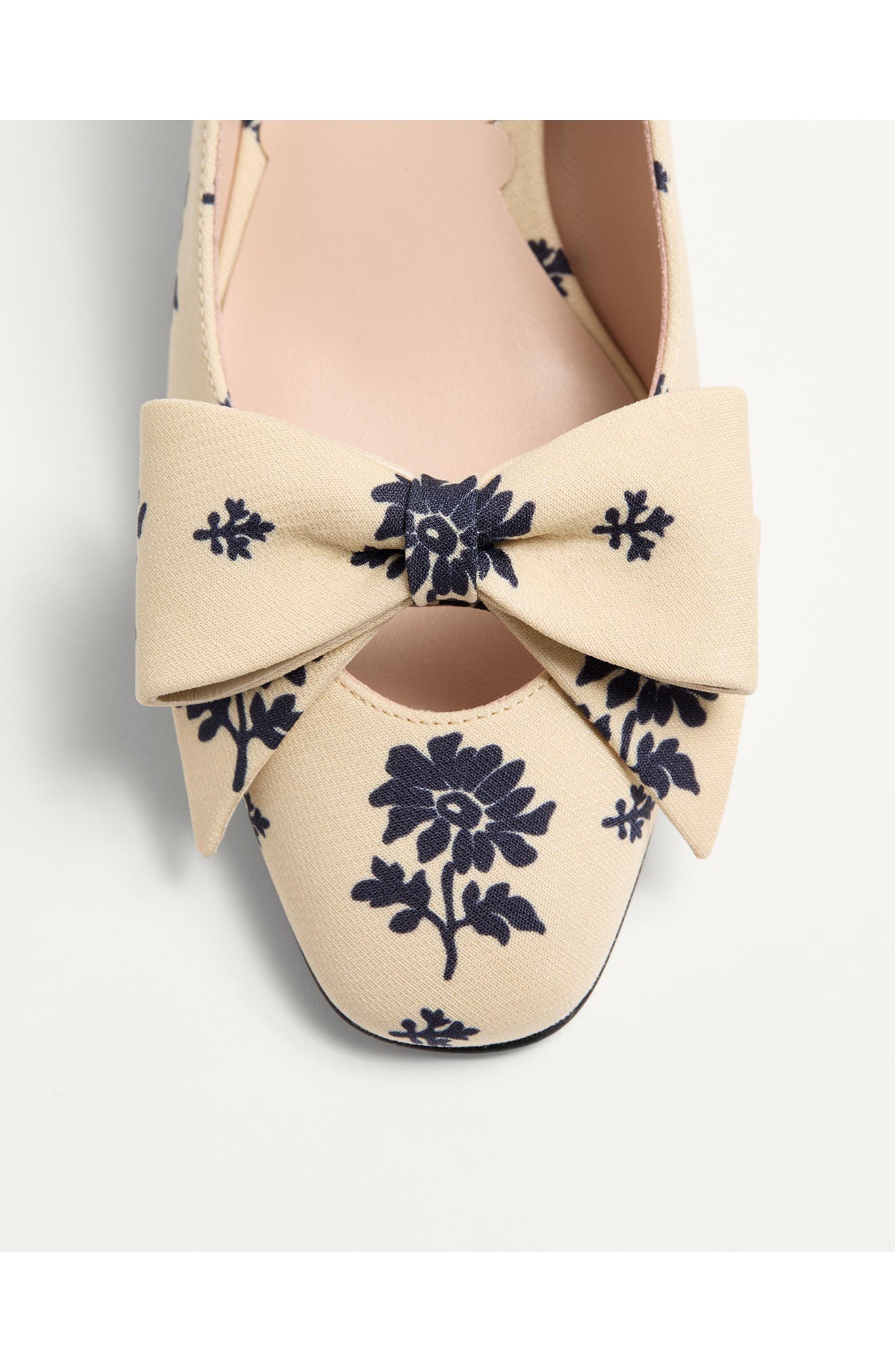 Valentino Garavani Bowow Décolleté Pump, Alternate, color, Butter