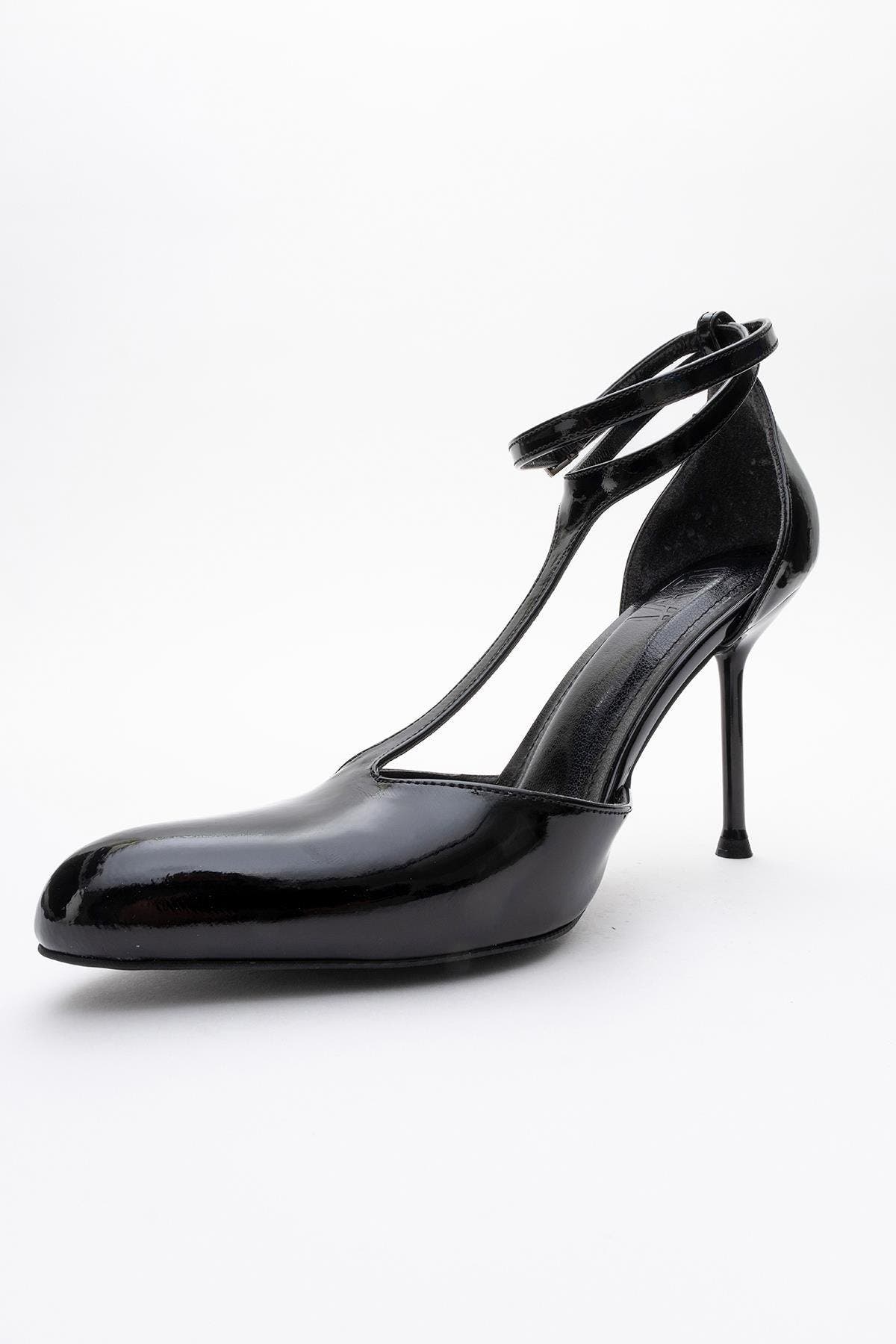 Prologue Shoes Jon T Strap Pump, Alternate, color, Black Patent
