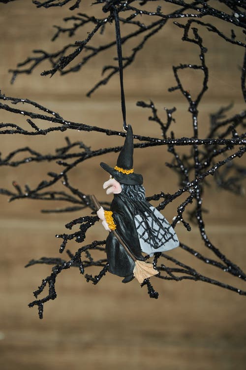 Gallerie Ii Flying Gerdy Witch Gathered Traditions Joe Spencer Halloween Ornament In Black