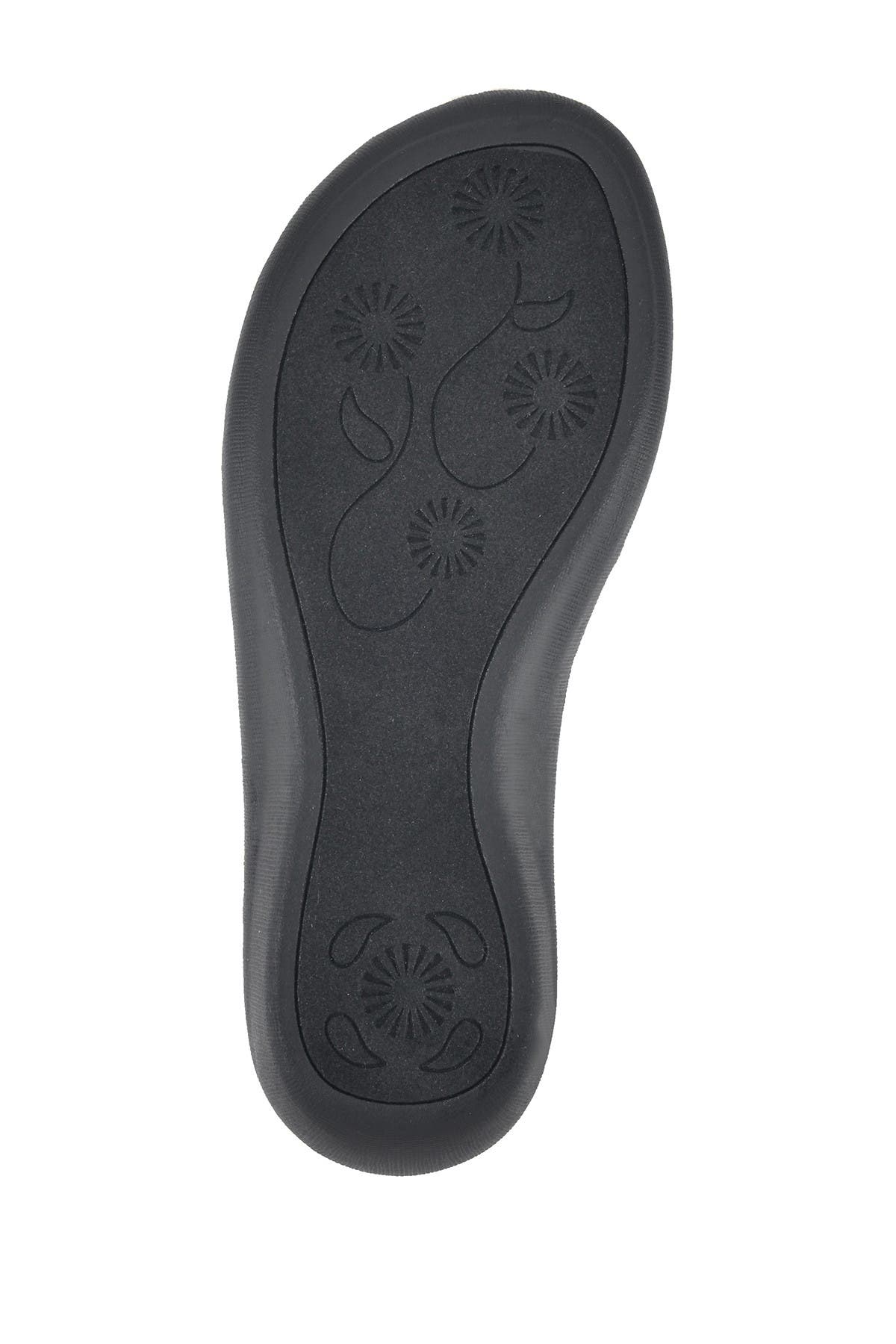 CLIFFS BY WHITE MOUNTAIN Cienna Thong Comfort Sandal, Alternate, color, Black/Fabric