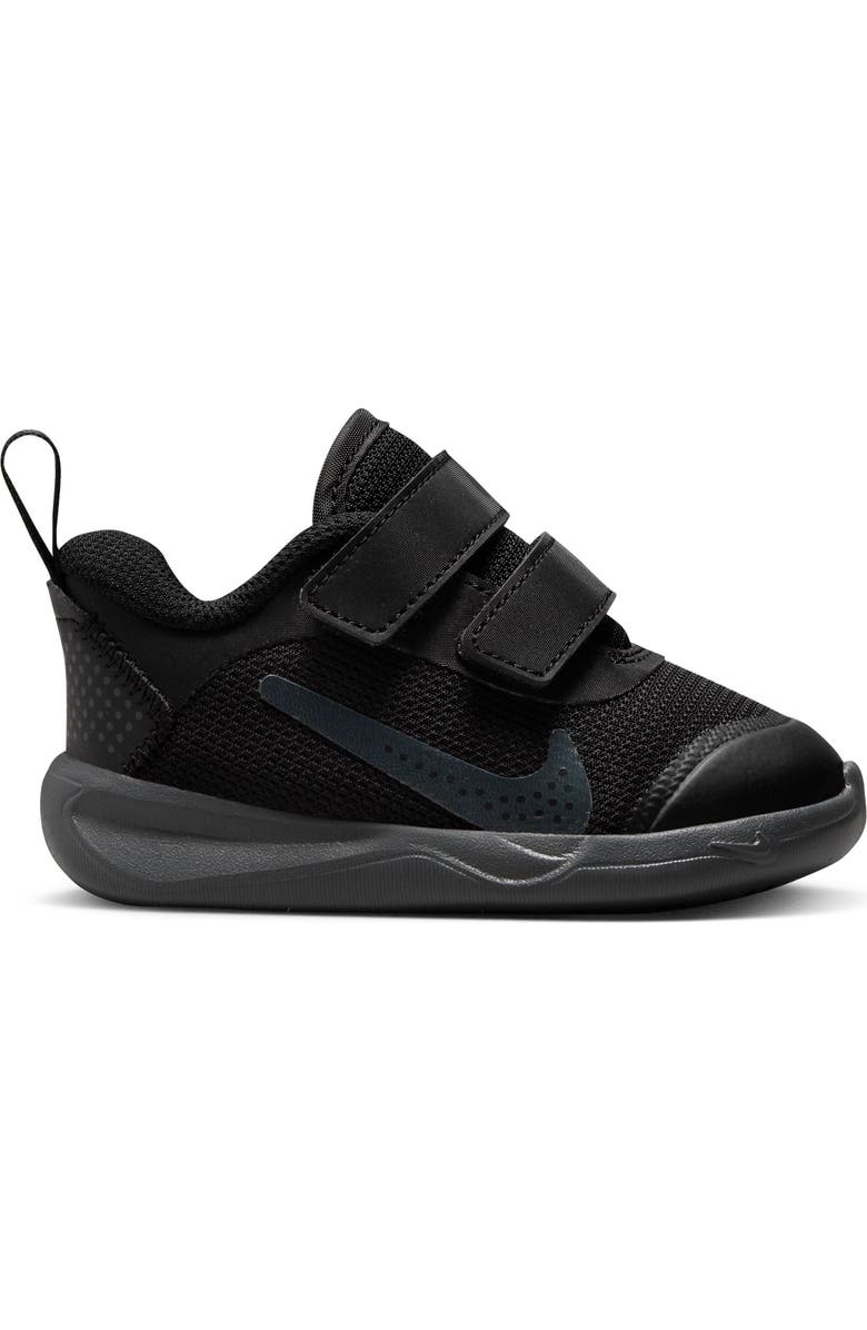 Nike Kids' Omni Multi-Court Sneaker, Alternate, color,