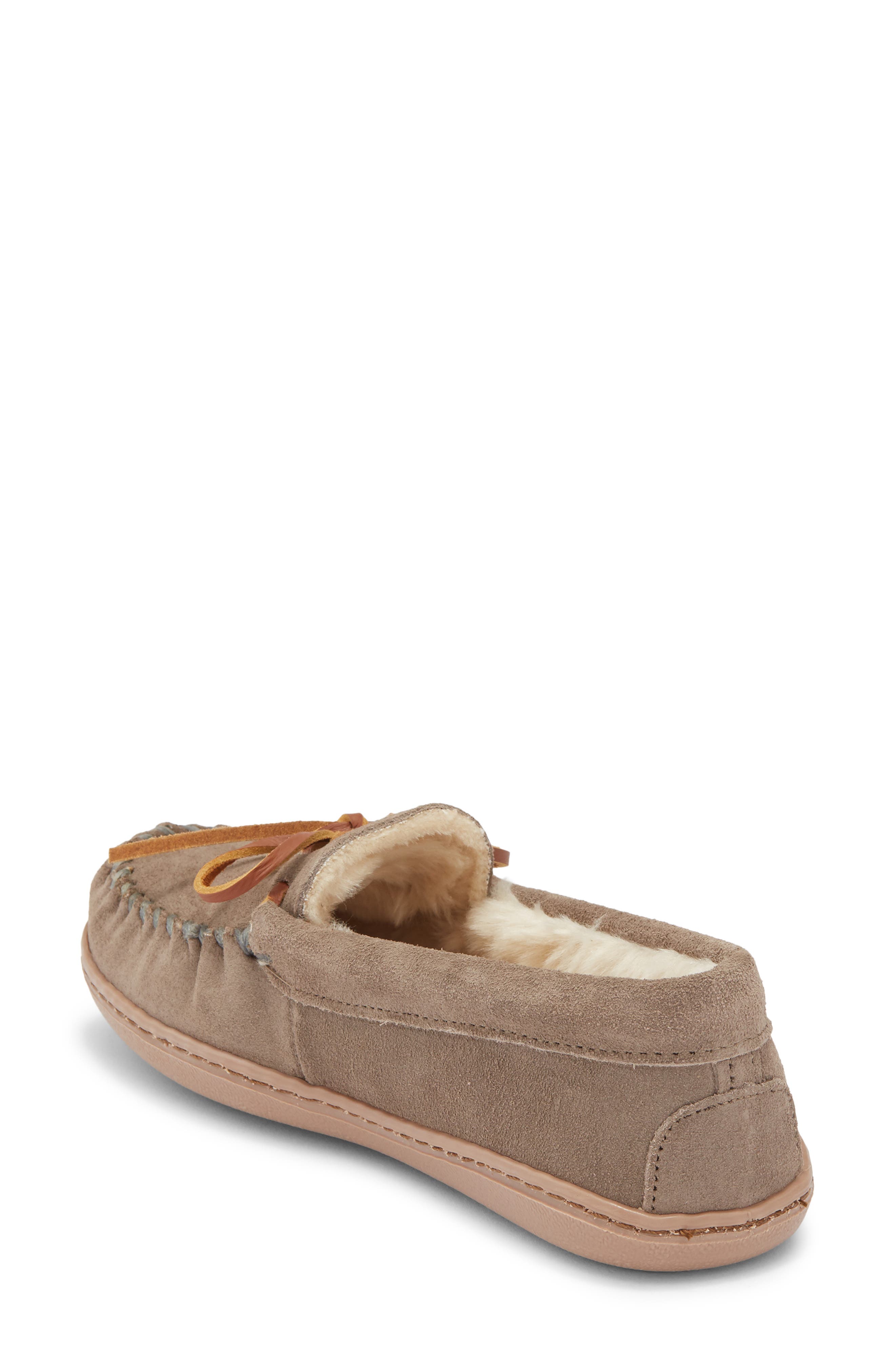 Minnetonka Suede Faux Fur Slipper, Alternate, color, Gray