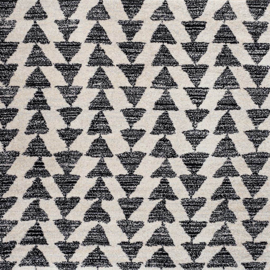 Jonathan Y Aisha Moroccan Triangle Geometric Area Rug In Cream/black