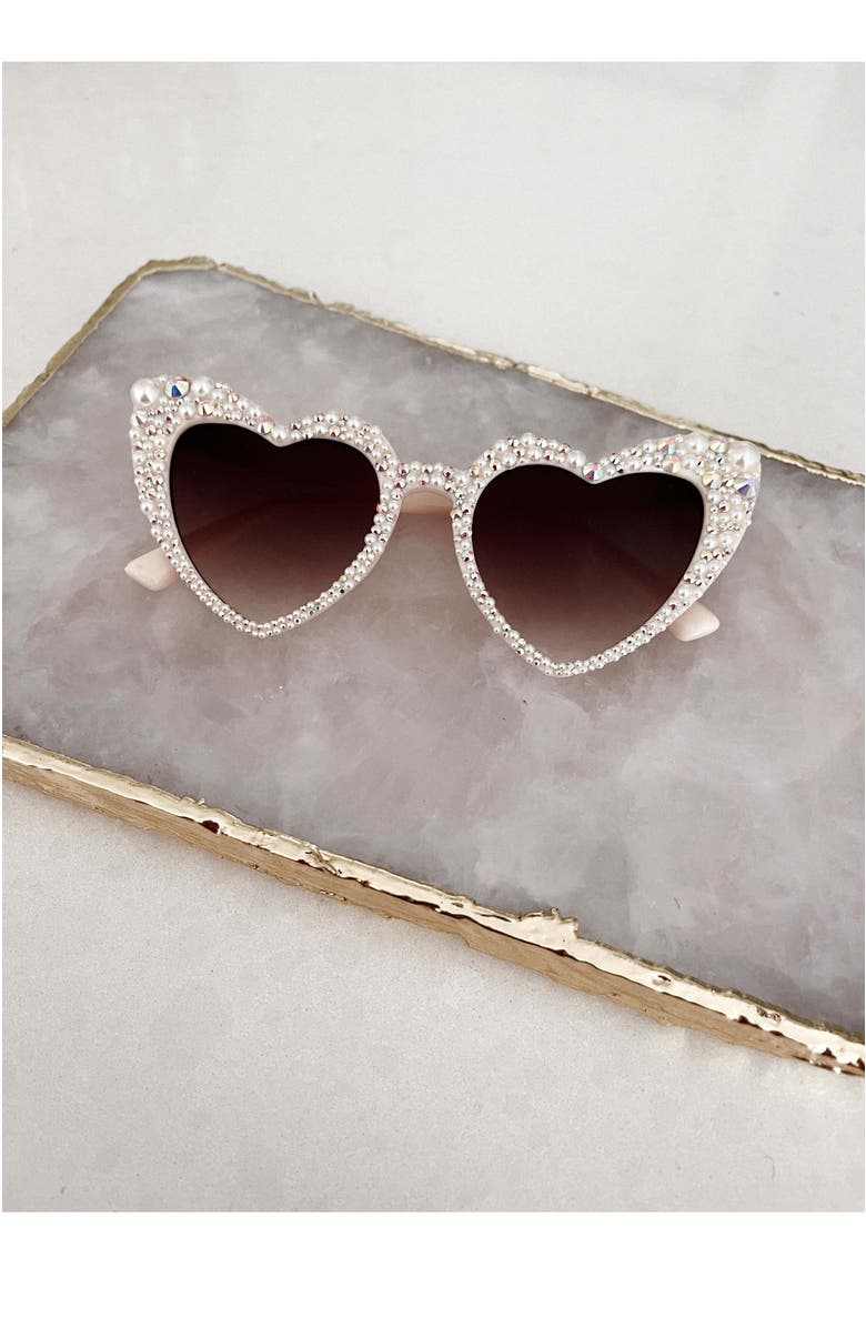 Untamed Petals First Kiss Sunnies, Alternate, color, 