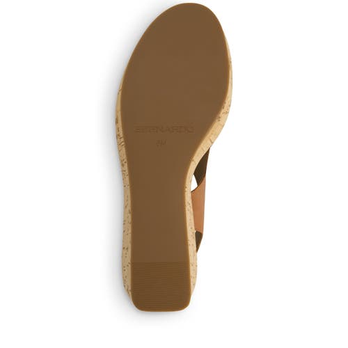 Bernardo Footwear Kuarta Wedge Sandal In Luggage