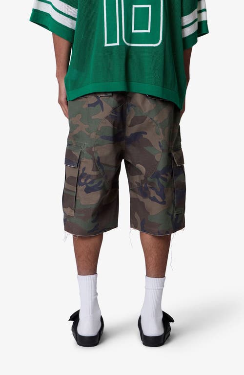 Mnml Baggy Distressed Cargo Shorts In Green