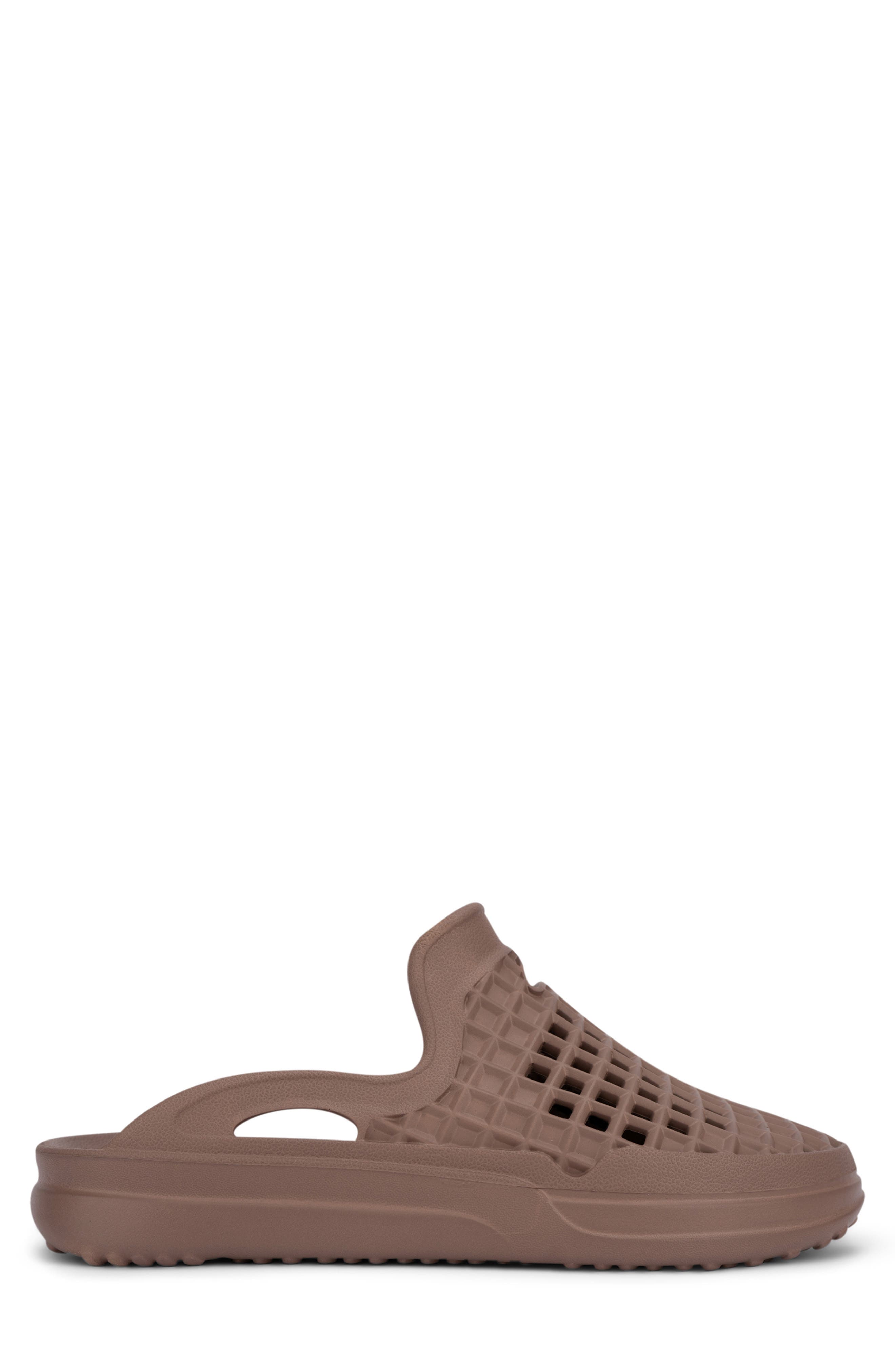 LUSSO CLOUD Scenario Waterproof Slipper, Alternate, color, 