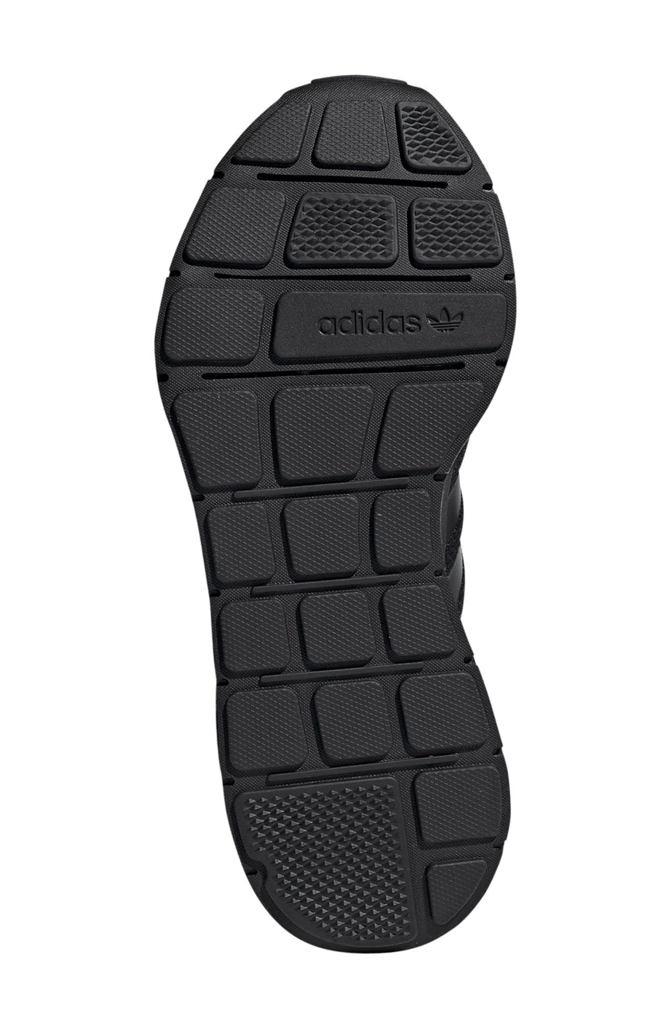Gender Inclusive Swift Run Sneaker, Alternate, color, CORE BLACK/CORE BLACK