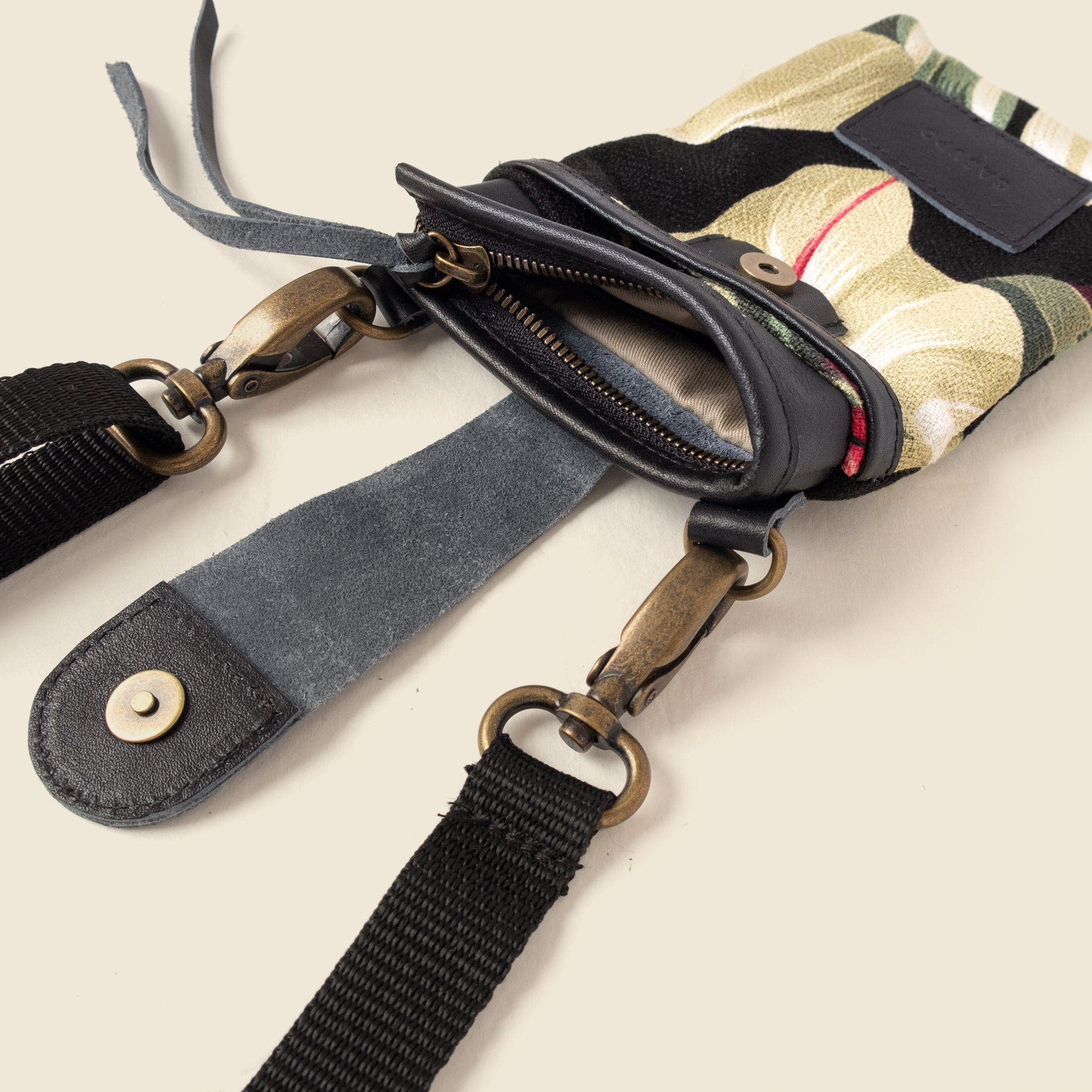 Casupo Compact Phone Bag, Alternate, color, Black Floral