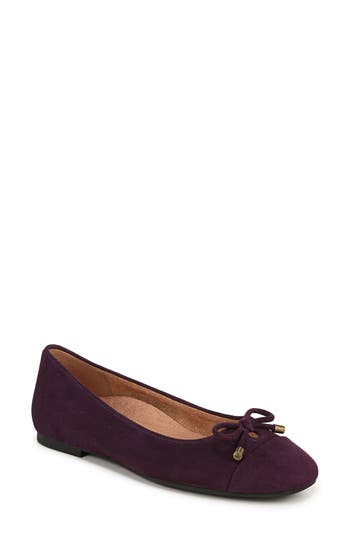 Vionic Klara Cap Toe Flat In Brown