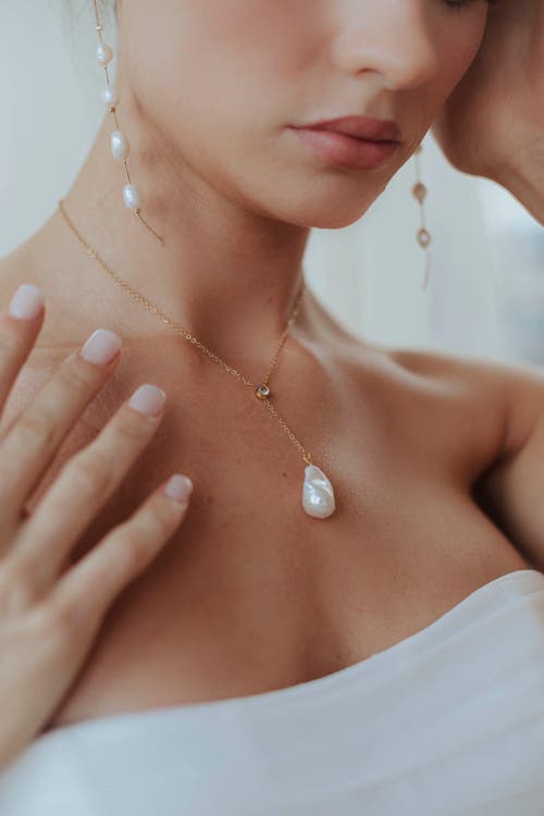 Untamed Petals Odessa Freshwater Pearl Lariat In White