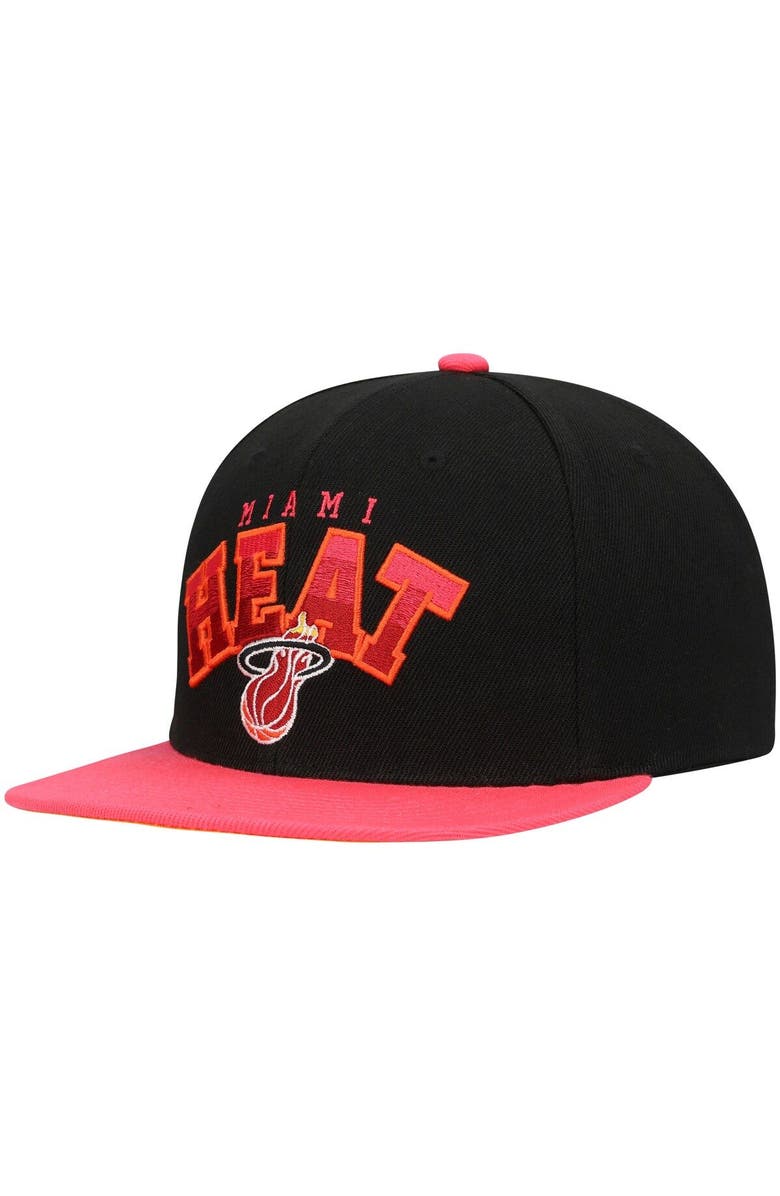 Mitchell & Ness Men's Mitchell & Ness Black/Pink Miami Heat Hardwood Classics Gradient Wordmark Snapback Hat, Main, color,