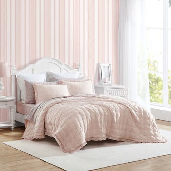 Hailee Quilt & Sham Set