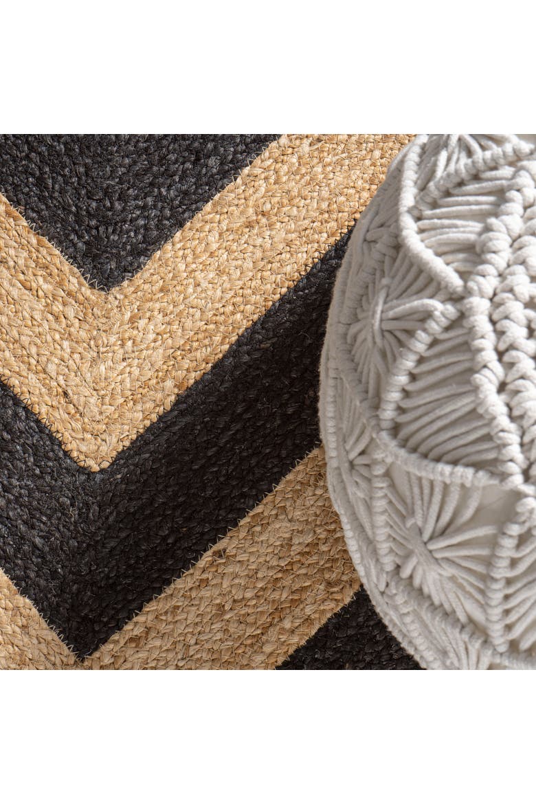 Piper Two-Tone Chevron Round Jute Round Area Rug, Alternate, color, Black/Natural
