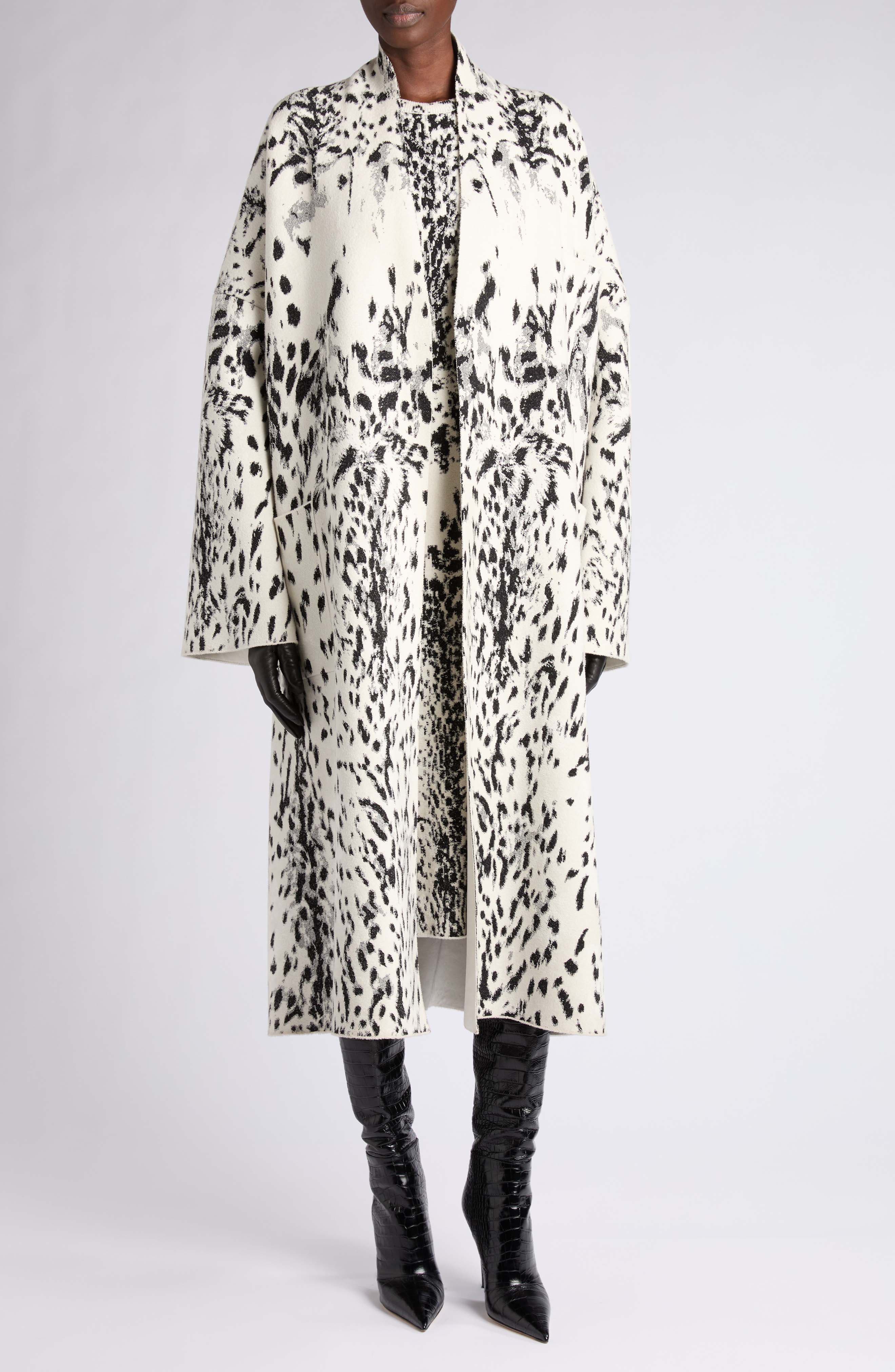 selected WHITE/ BLACK