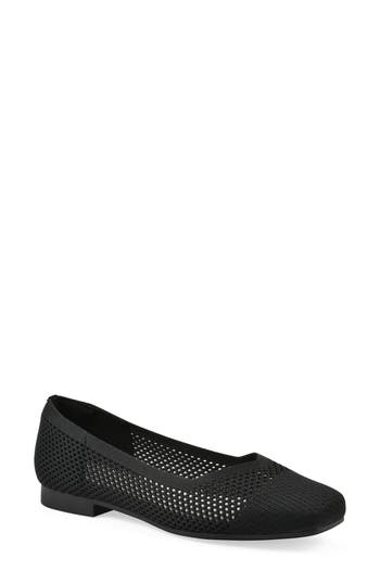 Cliffs By White Mountain Beslee Knit Flat In Black Fabric