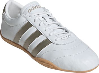 Grand Court Lo Sneaker