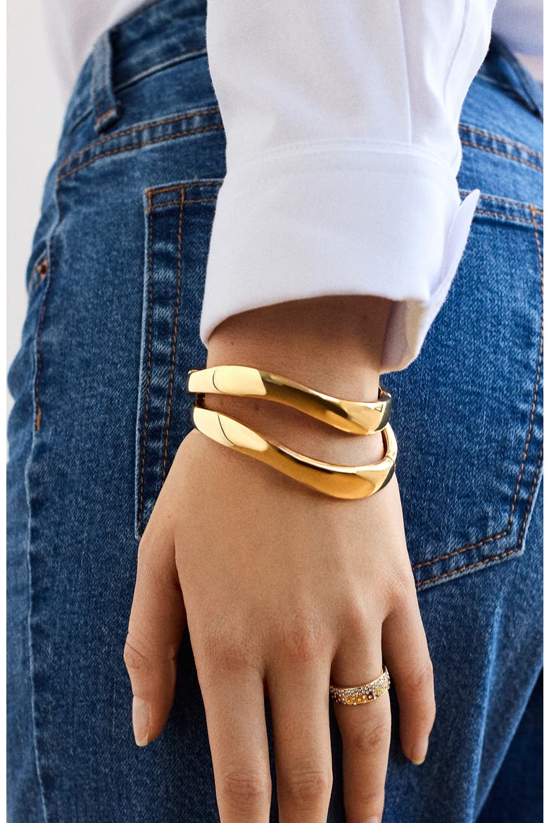 Tiana Set of 2 Wavy Bangle Bracelets, Alternate, color, GOLD
