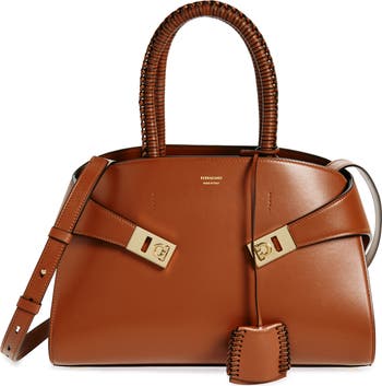国内発 FERRAGAMO Hug スモール ハンドバッグ 人気 楽天市場】FERRAGAMO フェラガモ ハンドバッグ Hug ハグ