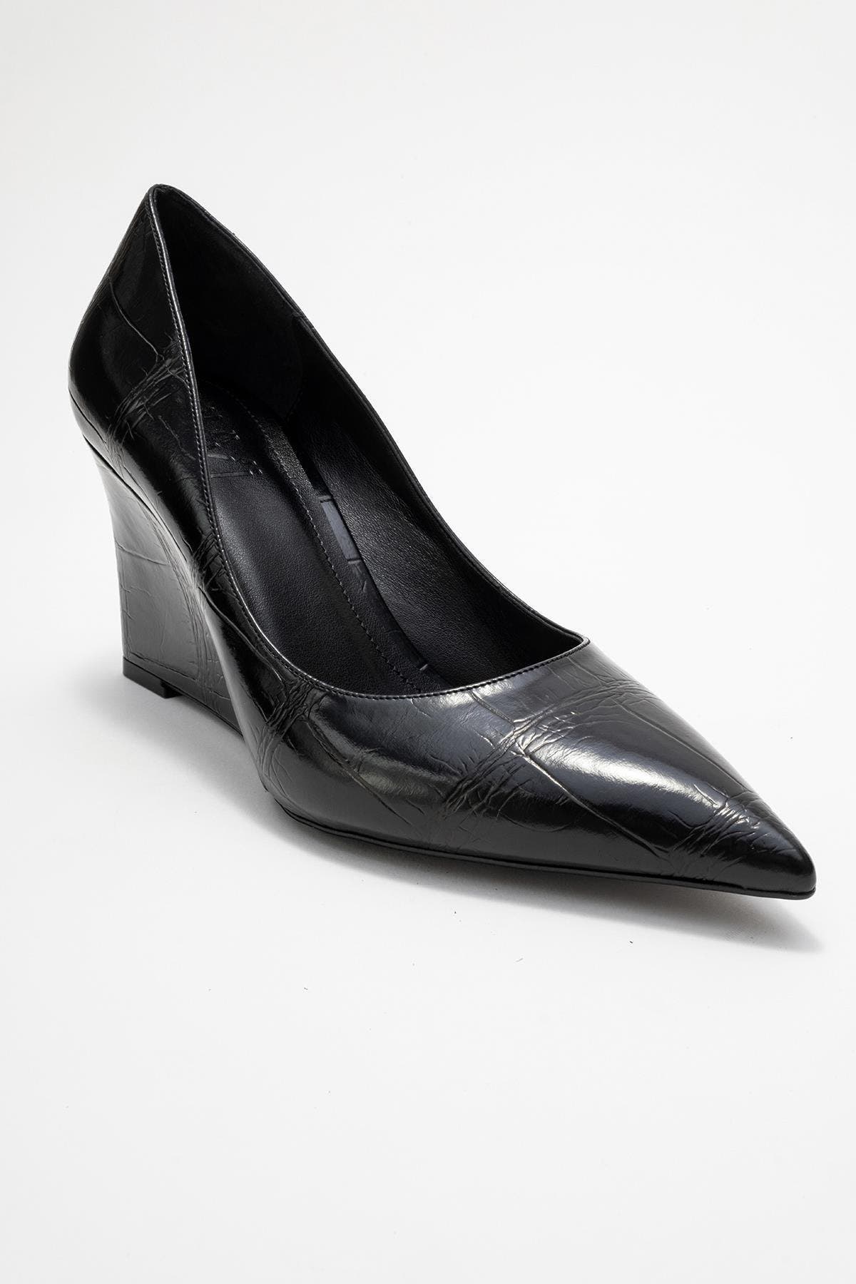 Prologue Shoes Puera Pointed Toe Wedge Pump, Main, color, Black Printed