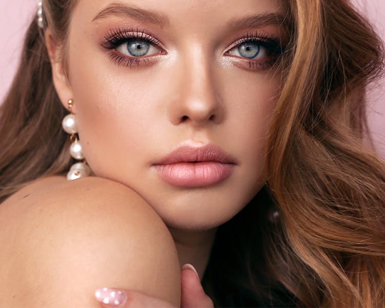 Sparkle and Shine! All the Makeup You Need for Your Holiday Glam
