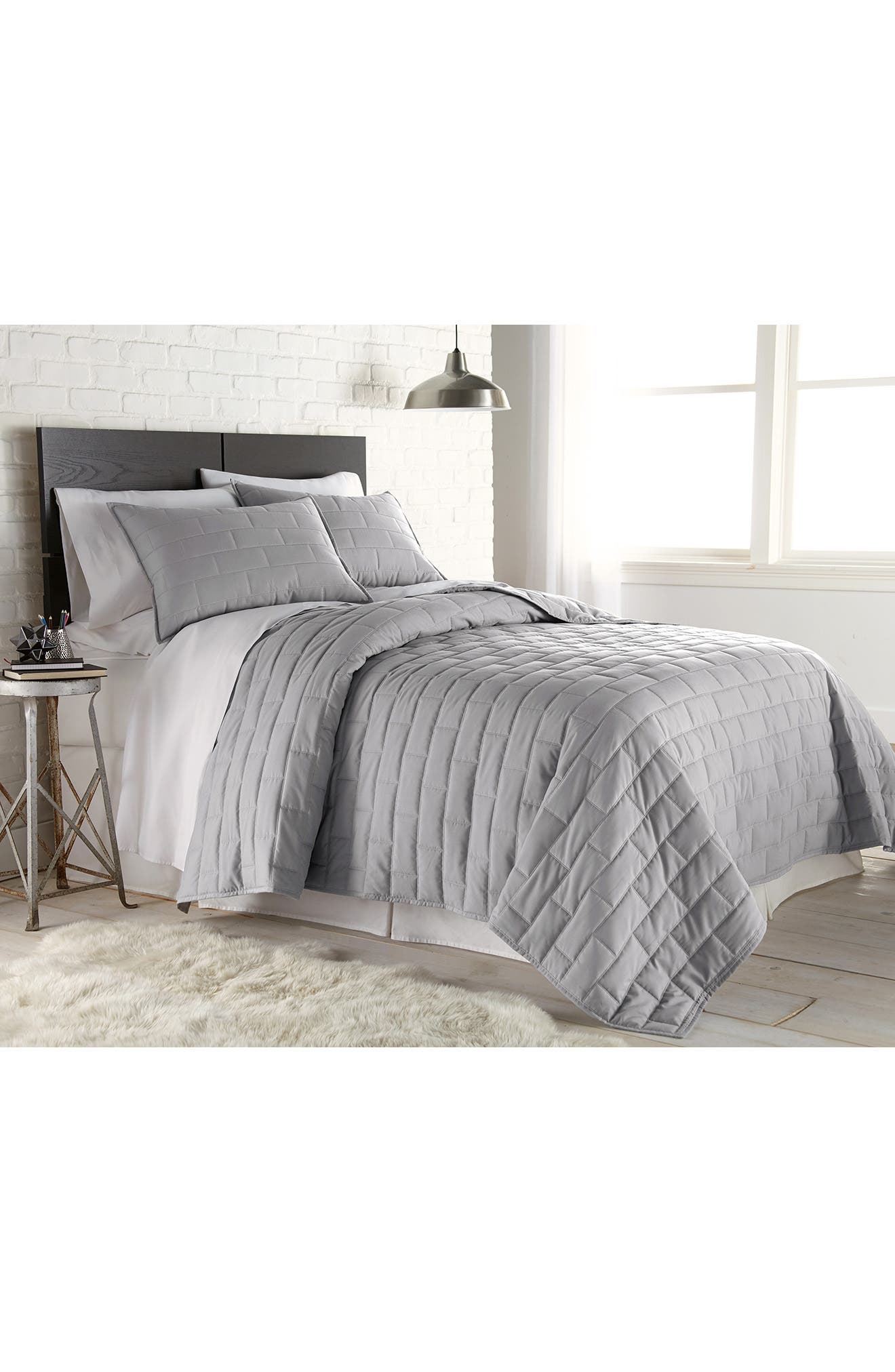 SOUTHSHORE FINE LINENS Premium Collection Vilano Brickyard Quilt Set