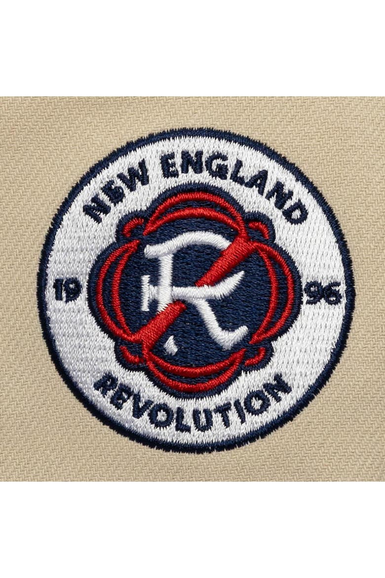 Men's Mitchell & Ness  Cream/Navy New England Revolution Upside Down Pro Pinch Snapback Hat, Alternate, color, Cream